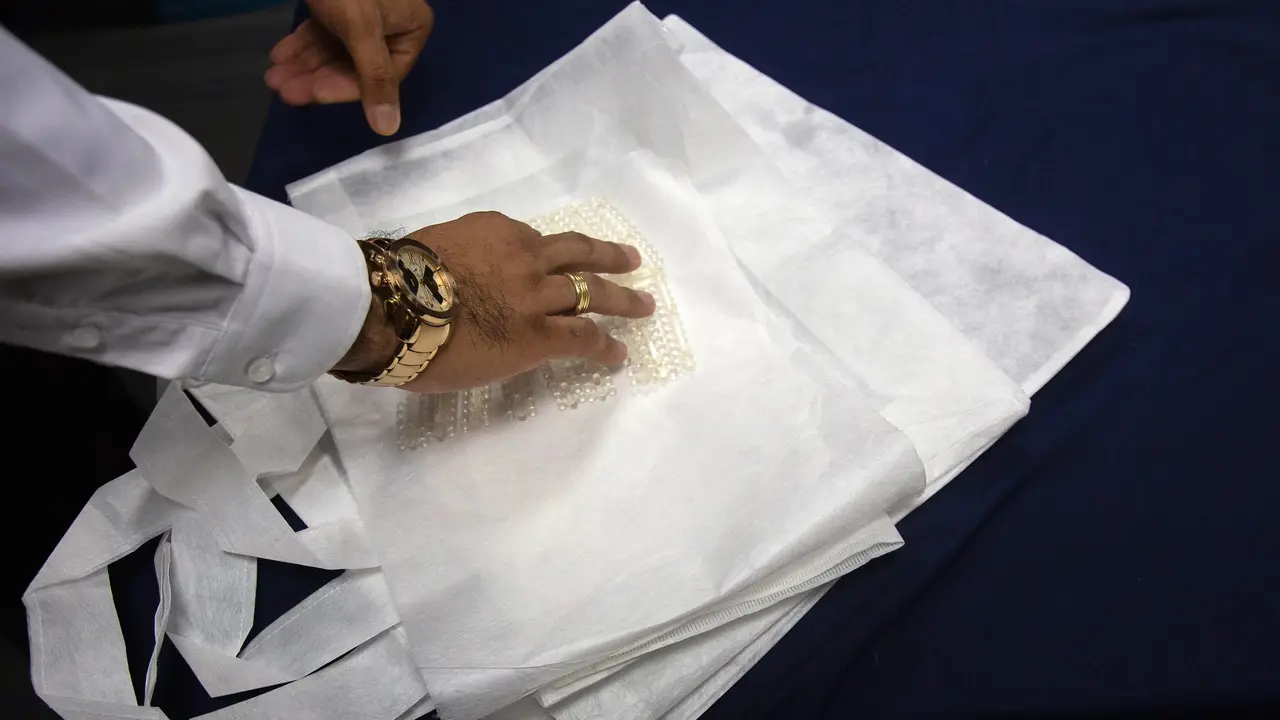 Plastik Ramah Lingkungan yang Bisa Larut Dalam Air