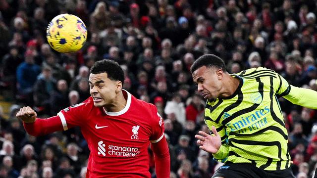 Foto: Lompatan Tinggi Berujung Gol, Gabriel Magalhaes Bawa Arsenal Curi Poin di Markas Liverpool