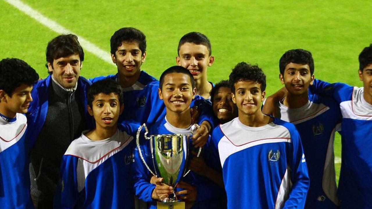 Andri Syahputra (pegang piala) bersama Al Gharafa (Dokumen Pribadi)