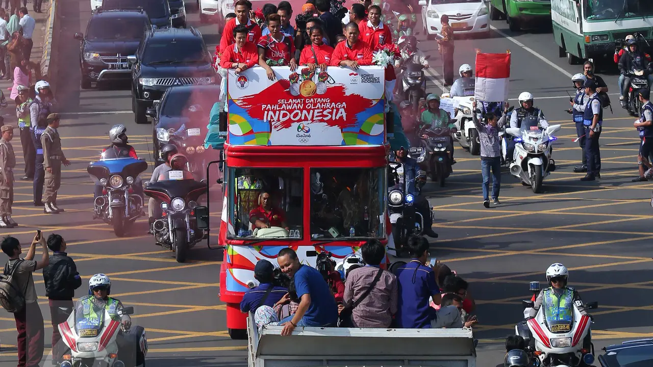 20160824-Arak-arakan Peraih Medali Olimpiade 2016 saat Bergerak ke Istana Negara-Jakarta