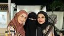 26 November, istri mendiang Jefri Al Buchori itu usianya genap 46 tahun. Pada momen perayaan ulang tahun, digelar secara meriah bersama para sahabat.  [Instagram/natalie_sarahs]