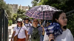 Kementerian Kebudayaan telah memutuskan untuk menutup situs arkeologi selama jam-jam terpanas hari itu, dari siang hingga jam 5 sore, karena Yunani dilanda gelombang panas. (AFP/Spyros Bakalis)