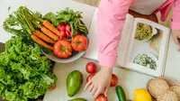 Remaja Indonesia diajak konsumsi buah dan sayur melalui kampanye digital #KerenDimakan yang baru diluncurkan UN World Food Programme dan Kementerian Kesehatan.(Pexels/Yaroslav Shuraev)
