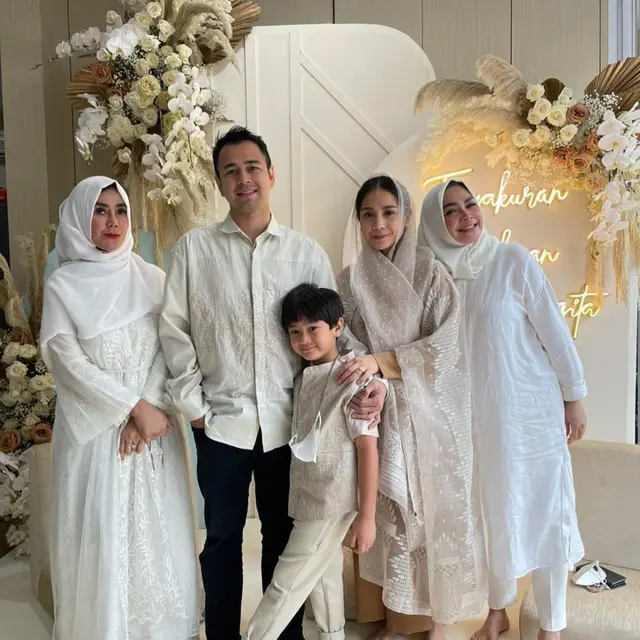 6 Momen Tasyakuran 4 Bulanan Kehamilan Nagita Slavina, Berlangsung Khidmat