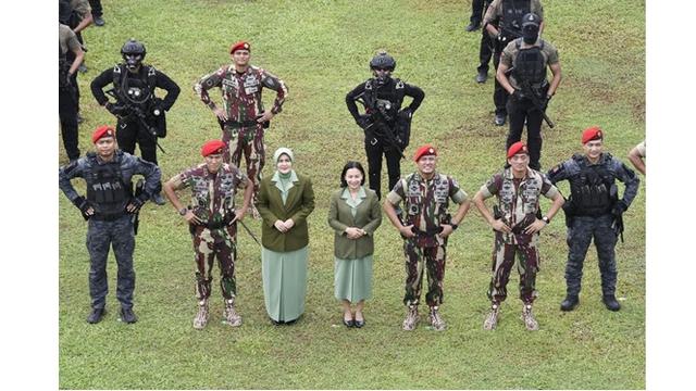 7 Potret Juliana Moechtar di Pelantikan Kenaikan Pangkat Suami, Emban Tugas Baru