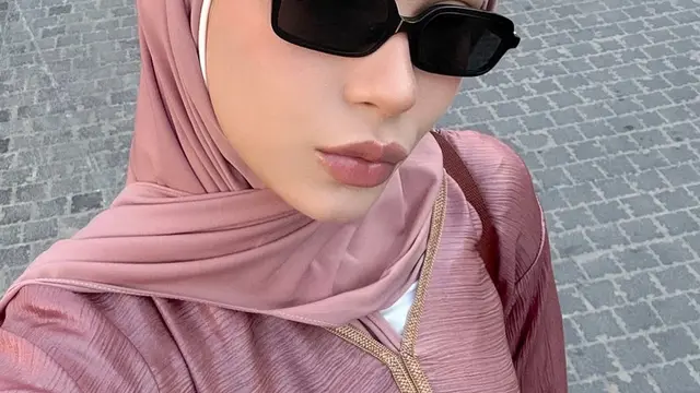Potret Cantik Alyssa Daguise di Jeddah dengan Balutan Hijab (credit: instagram/alyssadaguise)