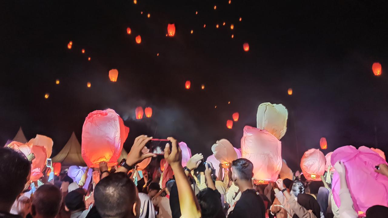 Seribu Lampion di Langit Polewali Mandar Tanda Dimulainya Festival Sandeq