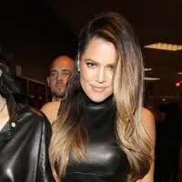 Kabar mengejutkan kembali datang dari keluarga Kardashian-Jenner. Setalh ramai menjadi perbincangan publik mengenai kehamilan Kylie Jenner, kini sang kakak, Khloe Kardashian juga diberitakan hamil. Benar kah? (AFP/Isaac Brekken)