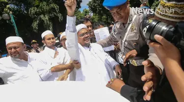 Polda Jawa Barat menetakpan Rizieq Shihab menjadi tersangka dalam kasus penistaan lambang negara. Polda akan memanggil Rizieq dengan kapasitasnya sebagai tersangka