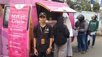 Yayasan Penolong Janda dan Duafa (Panda) Kabupaten Garut, Jawa Barat, membagikan ratusan paket makanan, setiap hari menjelang datangnya iftor atau buka puasa Ramadan. (Liputan6.com/Jayadi Supriadin)