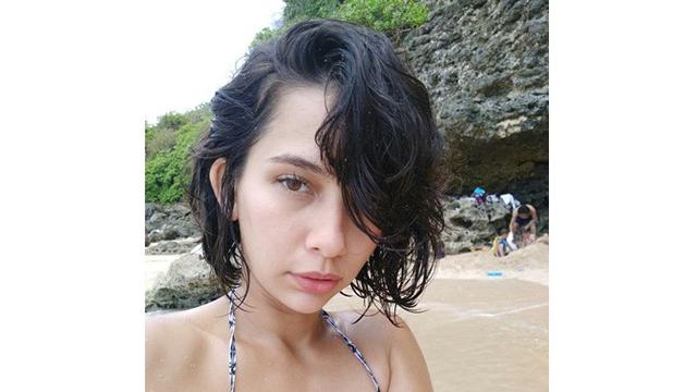 7 Potret Gianina Emanuela, Kakak Adipati Dolken yang Juga Seorang Aktris