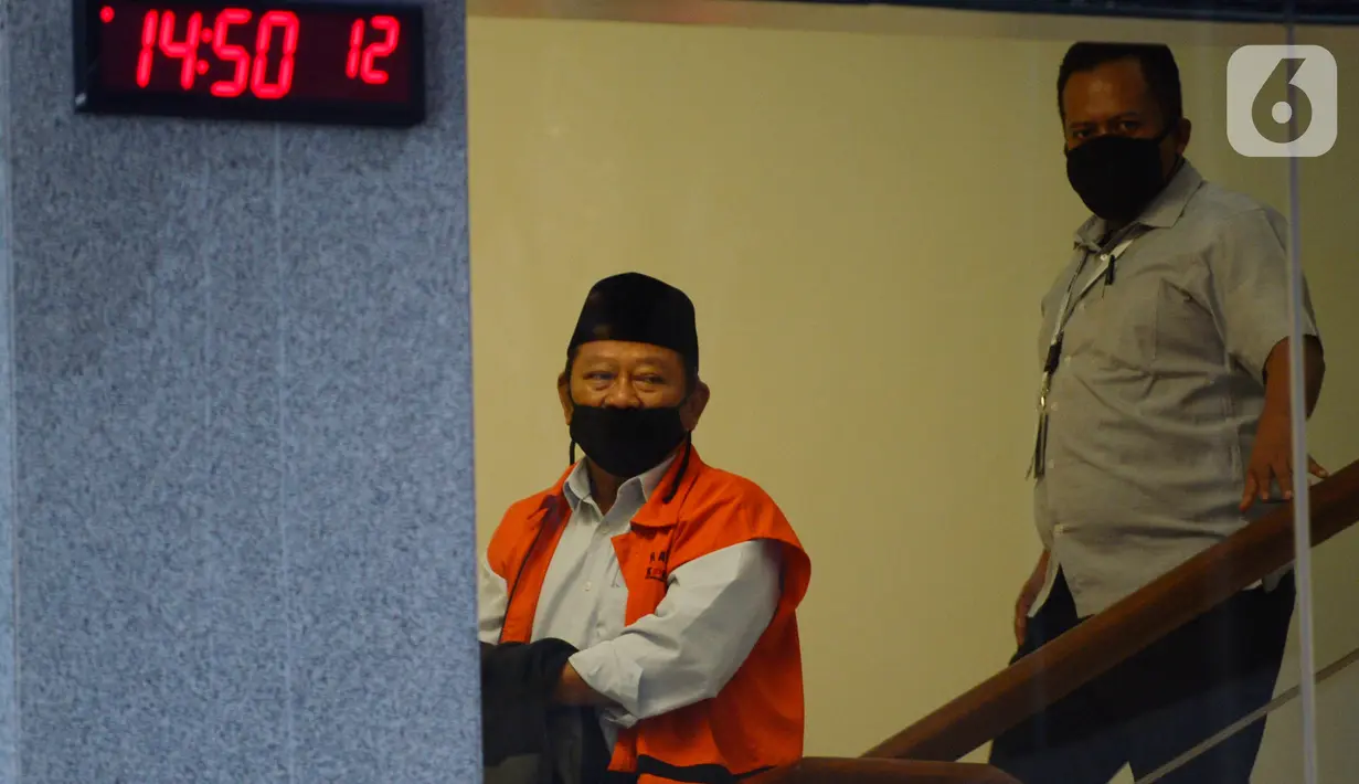 Bupati Sidoarjo nonaktif, Saiful Ilah usai menandatangani penyerahan P21 tahap 2 di Gedung KPK, Jakarta, Rabu (6/5/2020). Saiful Ilah dalam waktu dekat akan menjalani sidang perdana terkait dugaan menerima suap proyek infrastruktur di Dinas PUPR Kabupaten Sidoarjo. (merdeka.com/Dwi Narwoko)