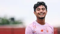 Kontrak bek muda Persik asal NTT, Ibrahim Sanjaya, tak diperpanjang untuk Liga 1 mendatang. (Bola.com/Gatot Susetyo)