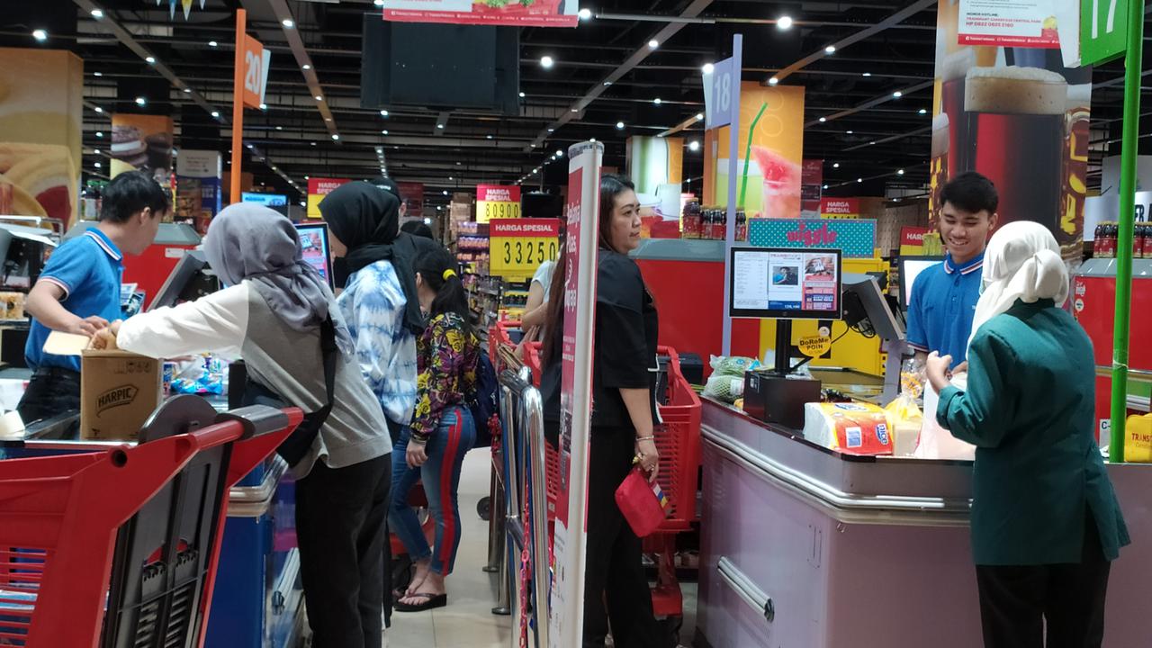 Supermarket di Central Park Mall, Jakarta Barat.