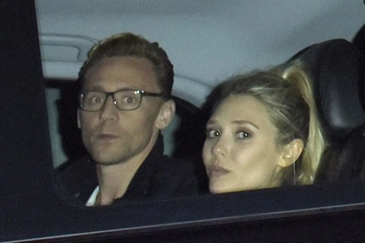 [Bintang] Tom Hiddleston dan Elizabeth Olsen