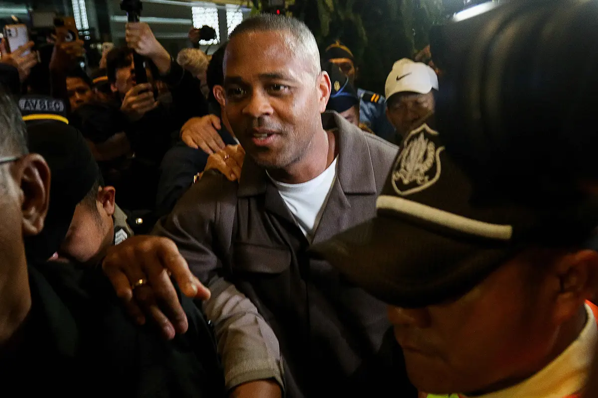 Patrick Kluivert, Pelatih Baru Timnas Indonesia Tiba di Bandara Soetta