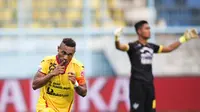 Sriwijaya FC berhadapan dengan Gresik United di laga lanjutan Grup A Piala Jenderal Sudirman di Stadion Kanjuruhan, Malang.