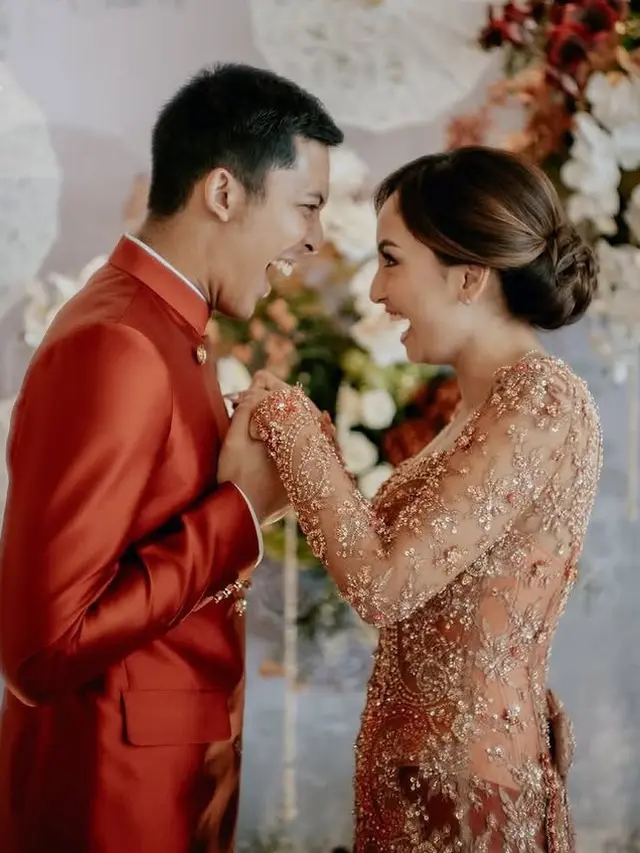 Tampilan Valerie Tifanka saat lamaran. [@valtifanka]