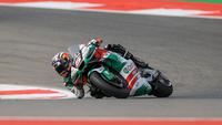 Pembalap LCR Honda asal Prancis, Johann Zarco mengaspal pada sesi kualifikasi MotoGP Grand Prix Portugal di Sirkuit Internasional Algarve di Portimao pada 23 Maret 2024. (AFP/Patricia De Melo Moreira)