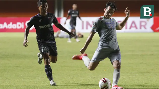 FOTO: Sisi Menarik dari Debut Ezra Walian saat Persib mengalahkan Persita Tangerang 3-1 - Ezra Walian