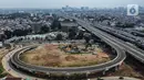 Pandangan udara Off Ramp Jatiwaringin Tol Becakayu yang mulai beroperasi, Selasa (25/10/2022). Kepala Dishub DKI Jakarta Syafrin Liputo mengungkapkan rekayasa lalu lintas dilakukan karena Off Ramp Jatiwaringin Tol Becakayu mulai beroperasi yang berlangsung hingga 4 November mendatang. (merdeka.com/Iqbal S. Nugroho)