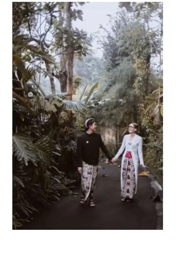 7 Momen Daniel Mananta dan Istri Kembali Ucap Janji Nikah di Borobudur, Mesra Abis