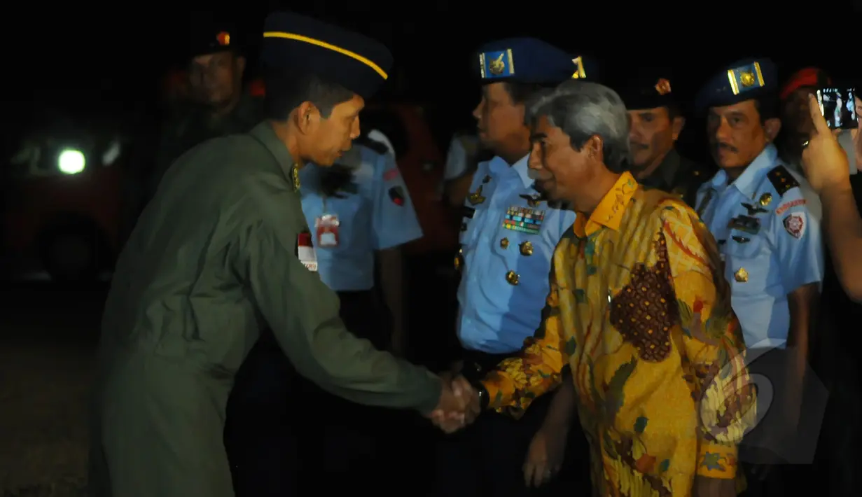 Suasana pelepasan tim evakuasi WNI dari wilayah Yaman di Lapangan Udara Halim Perdana Kusuma, Jakarta, Kamis (2/4/2015). Ada 22 personel TNI dan perwakilan Kemlu yang tergabung dalam satgas ini.  (Liputan6.com/Herman Zakharia)