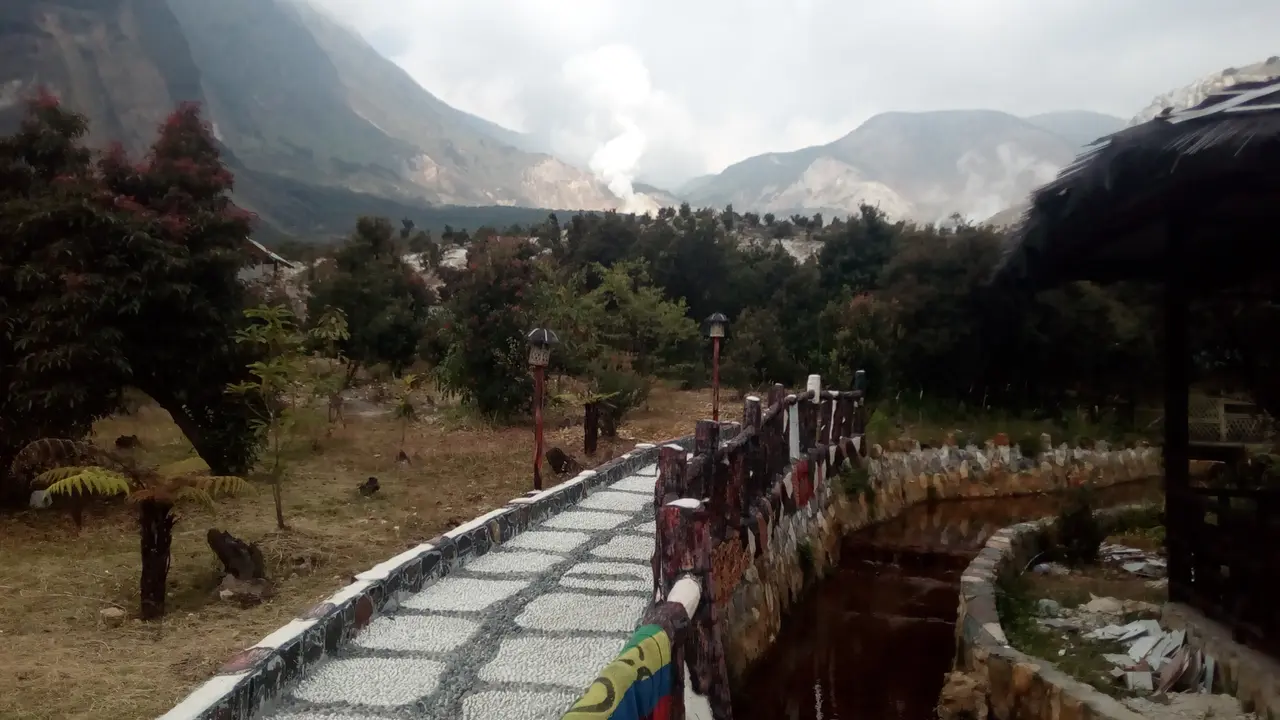 Salah satu area jogging track TWA Gunung Papandayan dengan spot alam pegunungan yang sejuk dan indah, bakal membuat liburan lebaran anda bersama keluarga menjadi nyaman