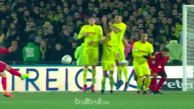 Edinson Cavani memantapkan kemenangan 2-0 PSG atas Nantes lewat tendangan bebasnya. (Ballball Video)