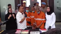 Polresta Malang Kota menangkap tiga pelaku kasus kekerasan seksual terhadap anak pada Senin (24/2/2025). Dua dari tiga korban adalah anak kandung sendiri (Liputan6.com/Zainul Arifin)