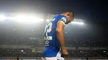 Kapten Persib, Supardi Nasir, tertunduk seusai hasil imbang tim asuhannya melawan PS Tira di Stadion GBLA, Bandung, Senin (26/3/2018). (Bola.com/Muhammad Ginanjar)