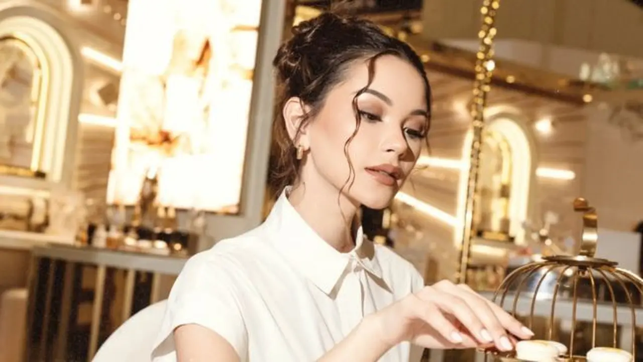Potret Alyssa Daguise dengan Brand Dior, Aura Cantiknya Makin Tumpah-Tumpah. (instagram/alyssadaguise)