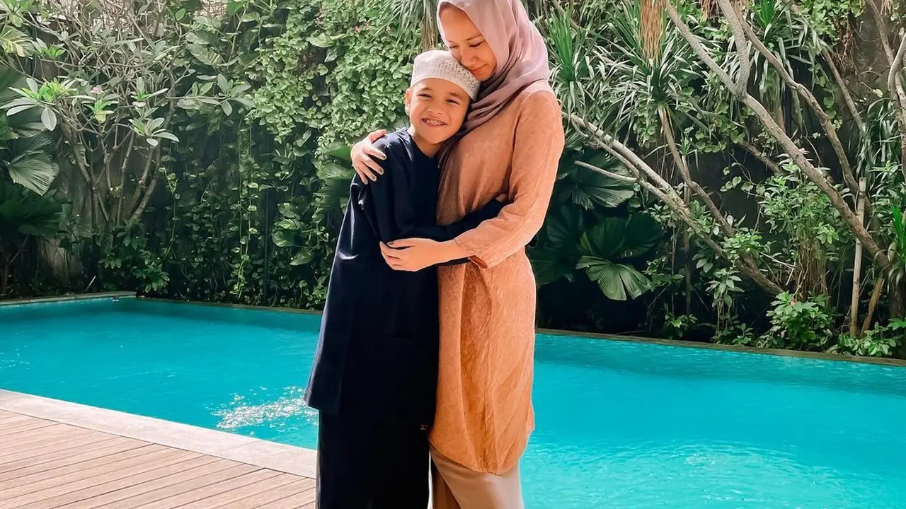 Gaya Kompak Outfit Lebaran BCL hingga Krisdayanti Bersama Keluarga