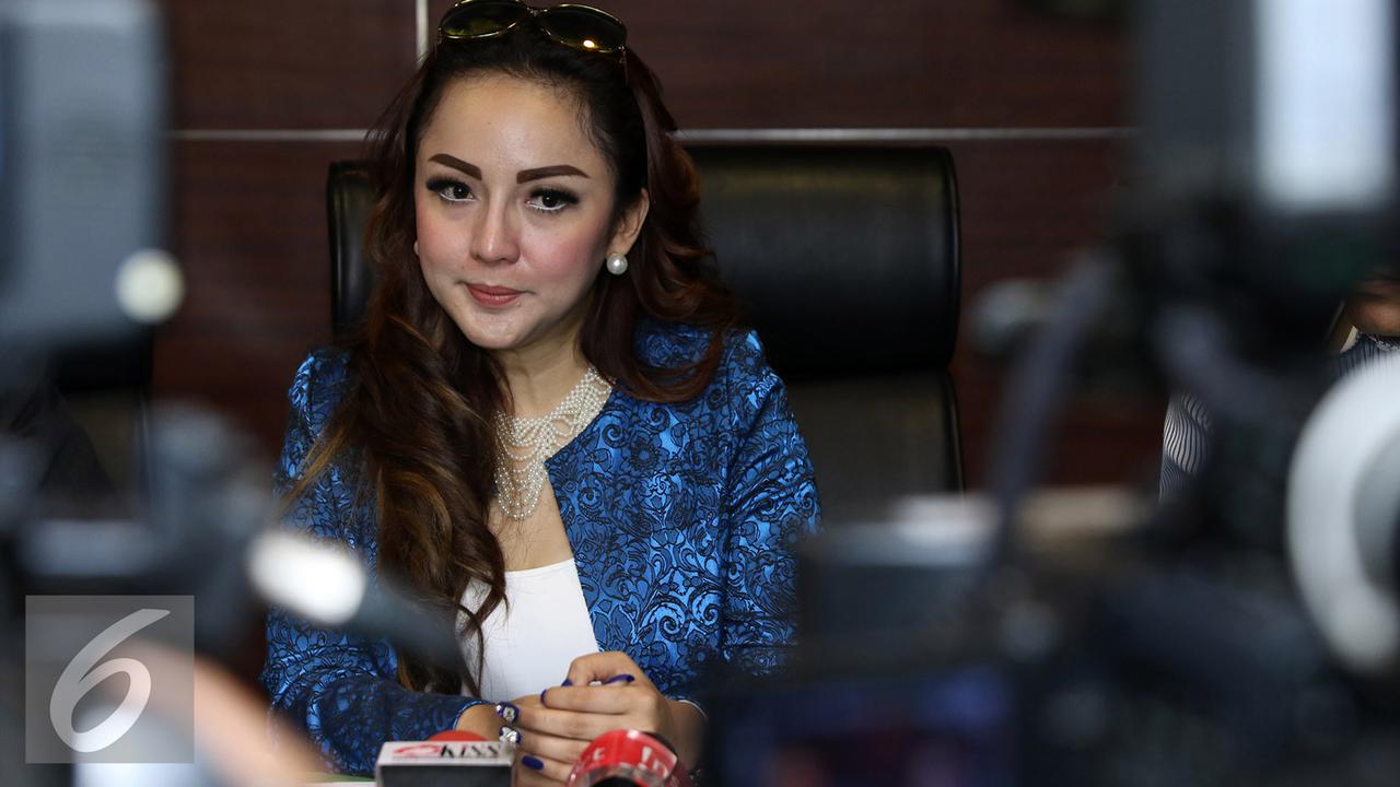 ‎Baru Menjanda, Regina Eks Farhat Abbas Punya Pacar Baru?