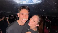 Ririn Dwi Ariyanti dan Jonathan Frizzy Nonton Bareng Konser Kanye West di GBK