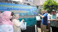 Menteri Pariwisata dan Ekonomi Kreatif (Menparekraf) Sandiaga Uno mengunjungi lokasi terbentuknya Karang Taruna pertama di Sasana Krida Bakti, Tebet, Jakarta Selatan.