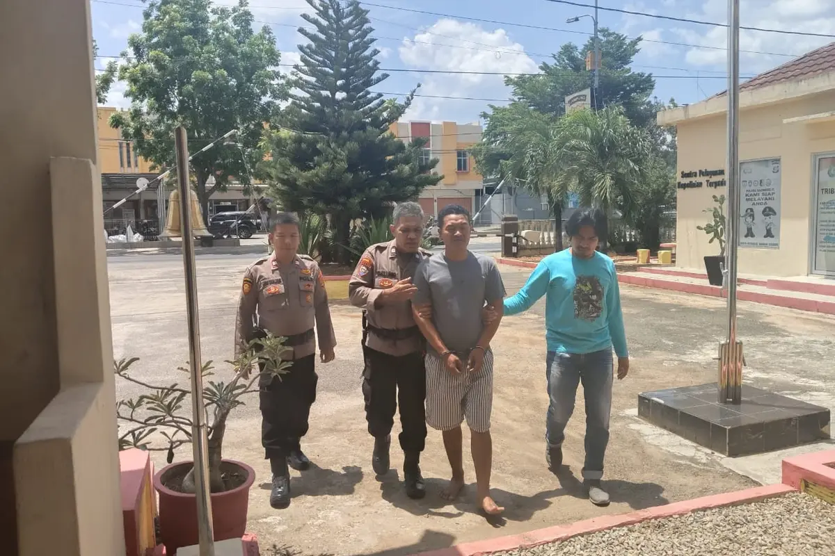 Tersangka Redi Irwanto, pembegal seorang pria di Pringsewu, Lampung dengan modus mangkuk berpura-pura sebagai anggota Intelijen Korem diringkus Polisi. Foto : (Istimewa).