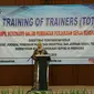 Haiyani Rumondang, saat memberikan sambutan pada acara "Training of Trainers (TOT) Terampil Berunding Dalam Pembuatan Perjanjian Kerja Bersama" di Tangerang, Banten, Sabtu (7/4/2018).