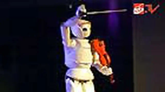 Ada robot bernama Humanoid buatan Toyota yang mahir bermain biola. Selain itu, ada juga bayi raksasa setinggi 6,5 meter yang terbuat dari silikon di pameran dunia teknologi di Shanghai, Cina. 