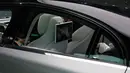 <p>Sebuah layar terlihat di kursi belakang mobil konsep listrik Sony Vision-S pada ajang CES 2020 di Las Vegas, Nevada, Selasa (7/1/2020). Penumpang belakang pun ikut dimanjakan layar besar yang terpasang di sandaran kepala kursi depan. (AP Photo/John Locher)</p>