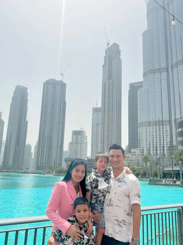 10 Potret Titi Kamal dan Christian Sugiono Ajak Anak Liburan ke Dubai, Seru Banget