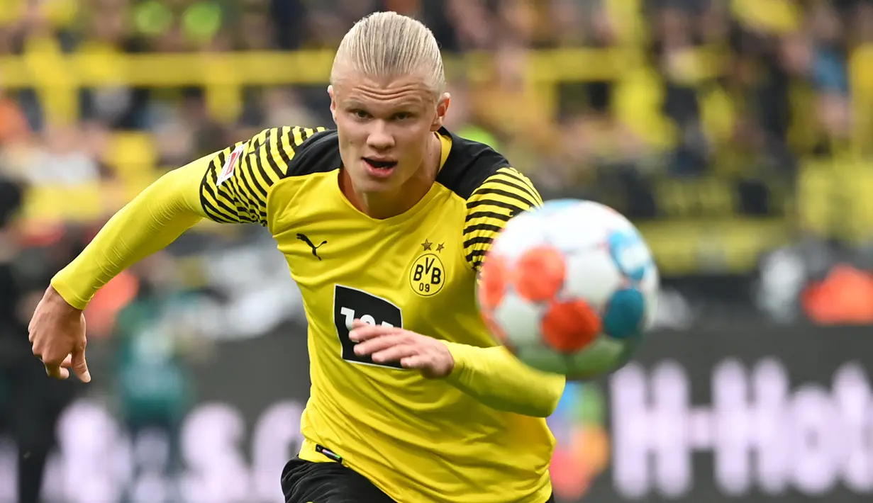 Striker Borussia Dortmund asal Norwegia, Erling Braut Haaland telah dipastikan akan berseragam Manchester City musim depan. Sepanjang sejarah, ia merupakan pemain Norwegia ke-6 yang memperkuat Manchester City di Liga Inggris. Siapa saja kelima pendahulunya? simak! (AFP/Ina Fassbender)