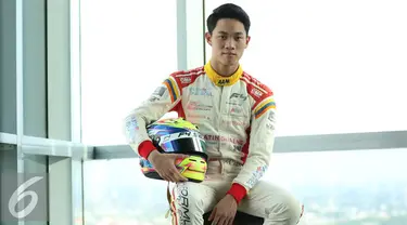 Presley Martono digadang-gadang menjadi penerus Rio Haryanto di balapan Formula 1.