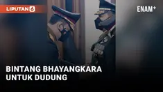 Kapolri Berikan Bintang Bhayangkara Kepada Dudung Abdurachman