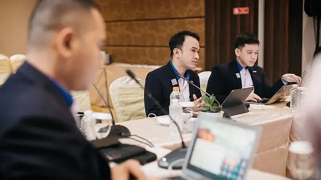 6 Potret Ruben Onsu dan Jordi Onsu Pimpin Rapat, Gaya Betrand Peto dan Thalia Curi Perhatian