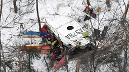 Sembilan orang dinyatakan tewas dalam kecelakaan helikopter yang jatuh di pegunungan Prefektur Nagano, Jepang, Senin (6/3).Semua korban adalah pejabat pemerintah dan tim SAR yang telah berlatih. (AP PHOTO)