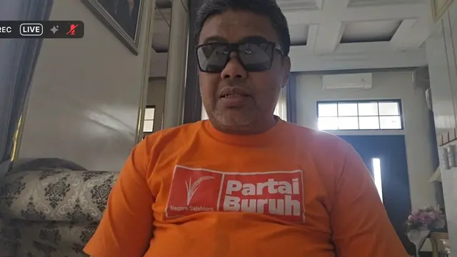 Presiden Konfederasi Serikat Pekerja Indonesia (KSPI), Said Iqbal, dalam Konferensi Pers, Jumat (2/1/2026). (Liputan6.com/Tira)