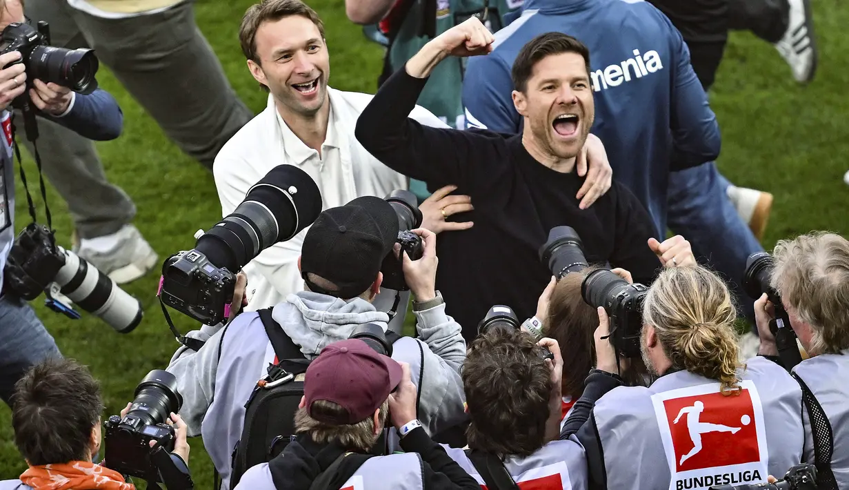 Xabi Alonso berhasil membawa Bayer Leverkusen menjuarai Bundesliga Jerman untuk yang pertama kali dalam sejarah klub. (David Inderlied/dpa via AP)