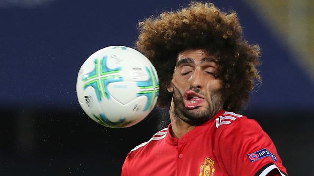 Mimik Fellaini Saat Wajahnya Dihajar Bola Jadi Viral