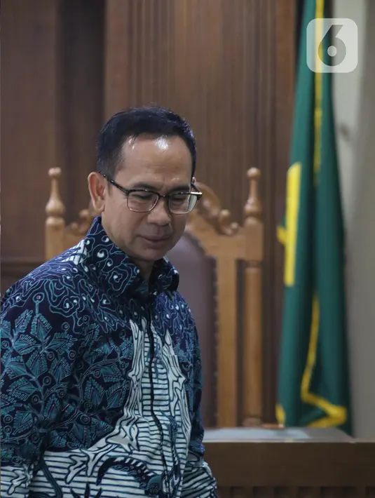 Terdakwa dugaan korupsi pengadaan alat kesehatan di Pemprov Banten dan Pemkot Tangsel serta Tindak Pidana Pencucian Uang, Tubagus Chaeri Wardana usai menjalani sidang di Pengadilan Tipikor Jakarta, Kamis (12/12/2019). Majelis menunda sidang karena padatnya jadwal. (Liputan6.com/Helmi Fithriansyah)